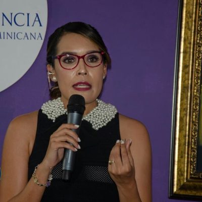 Francina Hungría dicta conferencia en Baní «Lo mejor de ti, el poder de tu actitud»