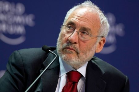 Premio Nóbel de Economía: “Las AFP son una estafa”