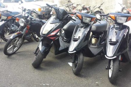 PN recupera tres motocicletas en SFM