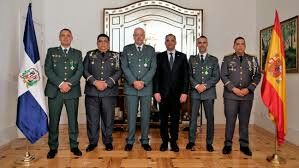 Embajador dominicano concede Orden del Mérito Policial a tres oficiales de la Guardia Civil española