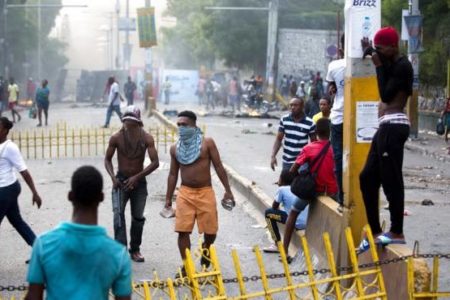 Las protestas siguen en Haití a pesar de que el Gobierno dejó sin efecto alzas de combustibles