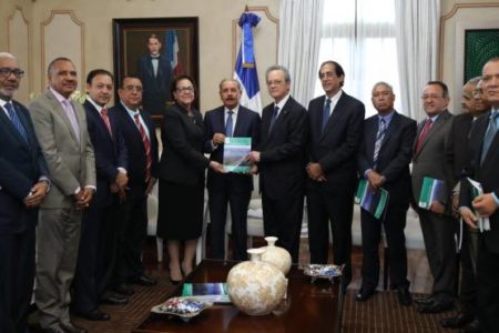 Danilo aprueba el inicio del plan de reordenamiento del río Yaque del Norte