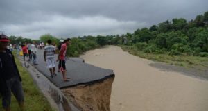 Colapsa tramo de acceso a San Cristóbal por la autopista 6 de Noviembre