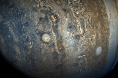 Descubren una nueva docena de lunas orbitando Júpiter