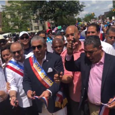 Millares de Quisqueyanos celebraron el día nacional de los dominicanos en el Bronx de New York. Dominicanos con “La Gran Parada del Bronx” se convierten en tendencia en las redes sociales.