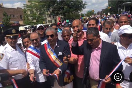 Millares de Quisqueyanos celebraron el día nacional de los dominicanos en el Bronx de New York. Dominicanos con “La Gran Parada del Bronx” se convierten en tendencia en las redes sociales.