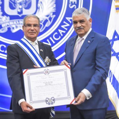 Canciller Miguel Vargas impone condecoración a embajador de Israel en RD