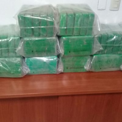 AUTORIDADES OCUPAN 71 KILOS DE COCAINA EN COSTAS DEL SEIBO.-