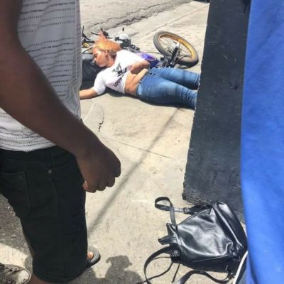 Mujer muere en accidente de motocicleta al ser impactada por yipeta en Villa Juana