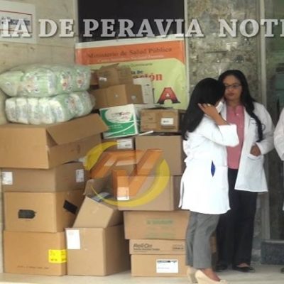 Senador Guerrero entrega donativo a hospitales.