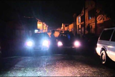 Multarán con un salario mínimo a conductores usen luces led en vehículos de motor