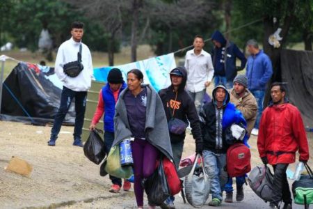 Ecuador impone pasaporte a venezolanos ante ola migratoria