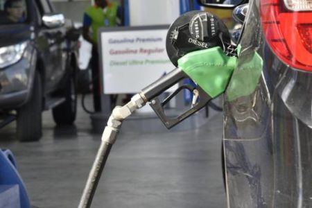 Suben precios de gasolina y gasoil regular