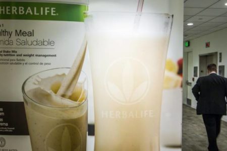 Demandan a Herbalife por 1,000 millones de dólares en Florida por engaño