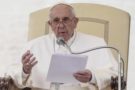 Vaticano aclaró por qué eliminó “psiquiatría” de respuesta de papa sobre gais