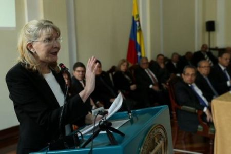 Jueces venezolanos en el exilio condenan a Nicolás Maduro