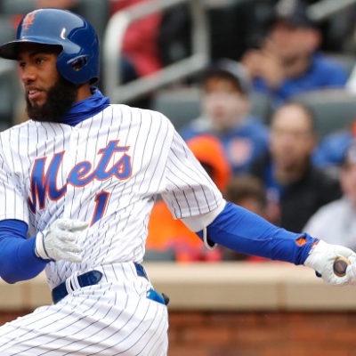 Amed Rosario realiza donaciones escolares