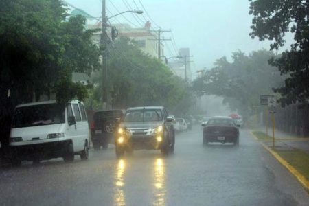 Vaguada y una onda tropical provocan aguaceros y tormentas eléctricas