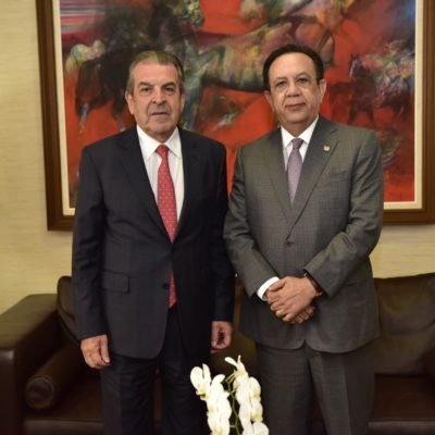 Gobernador Valdez Albizu recibe visita del ex presidente chileno Eduardo Frei