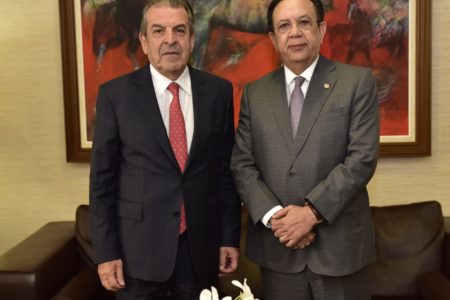 Gobernador Valdez Albizu recibe visita del ex presidente chileno Eduardo Frei