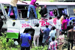 Mueren 55 accidente autobús India