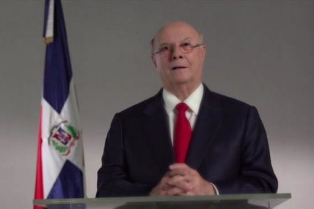 Hipólito llama a los dominicanos a optar por la transición