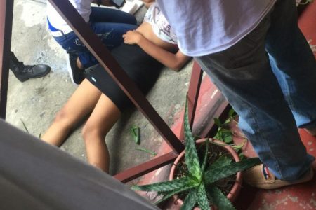 Joven se lanza de cuarto piso en la calle Barahona