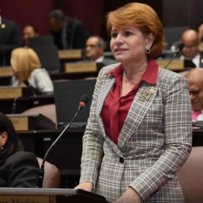 Empresa admite error y pide disculpas a Lucía Medina por mochilas con logo de Minerd