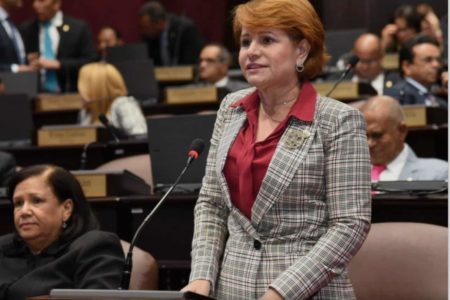 Empresa admite error y pide disculpas a Lucía Medina por mochilas con logo de Minerd