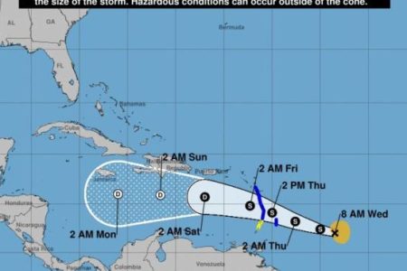 RD da “estricto seguimiento” a Kirk que retoma fuerza y alcanza vientos de tormenta