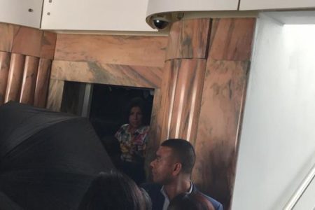Margarita Cedeño se queda atrapada en ascensor de Centro de Telecomunicaciones