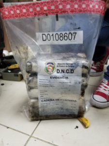 OCUPAN CINCO PAQUETES DE COCAINA EN EL AILA Y DOS KILOS EN PUERTO SANTO DOMINGO.-