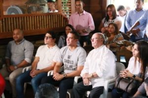 Hipólito Mejía recibe respaldo de numerosos líderes juveniles quienes acogen la propuesta sobre la Transición Necesaria