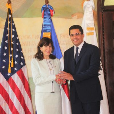 Alcalde del Distrito Nacional recibe visita oficial de la nueva Embajadora de Estados Unidos en el país.