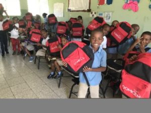 Domicem entrega útiles escolares a estudiantes de Sabana Grande de Palenque