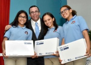 MINISTRO DE EDUCACIÓN ANDRÉS NAVARRO PONE EN MARCHA REPÚBLICA DIGITAL EDUCACIÓN EN COLEGIO DON BOSCO