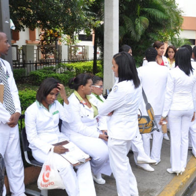 Médicos residentes denuncian abuso en su contra en hospitales