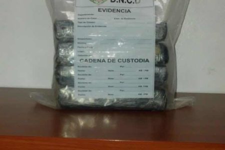 Apresan abogado con cuatro kilos de cocaína en sector Los Mina, Santo Domingo Este