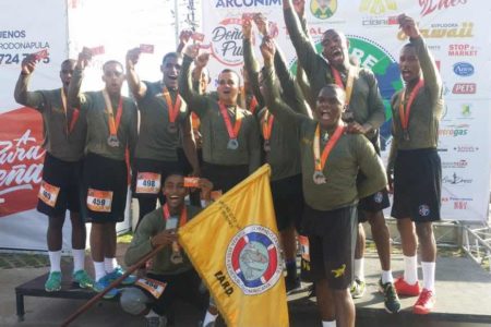 Unidad Élite Los Tiburones de la Base Aérea Puerto Plata participa en actividad deportiva en Santiago de los Caballeros.