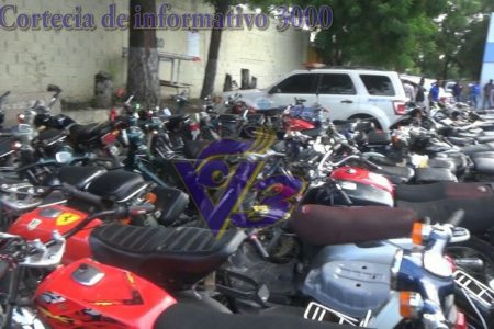 P.N  retiene motocicletas durante operativo en Baní