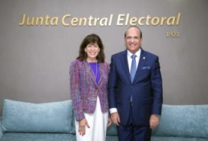 Presidente JCE recibe visita de la Embajadora de Estados Unidos, Robin S. Bernstein