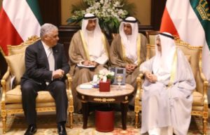 En un hecho sin precedentes, el canciller Miguel Vargas se reúne con emir de Kuwait; monarca ofrece apoyo a RD