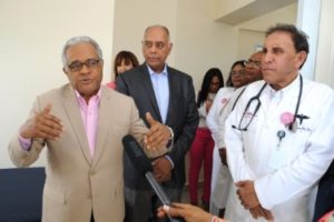 Ministro de Salud visita clínica Cruz Jiminián y valora como positiva nuevos servicios de salud en especial la atención primaria.