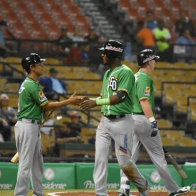 Estrellas vuelven a derrotar al Licey; triple empate en tercero