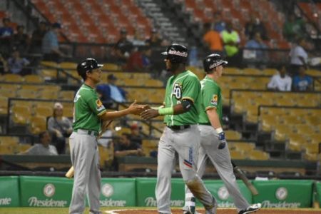 Estrellas vuelven a derrotar al Licey; triple empate en tercero