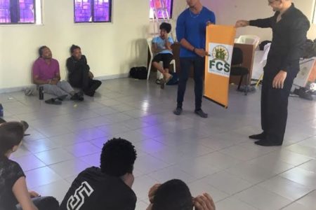 Movimiento Cívico y Social imparte charla sobre retos de la juventud dominicana