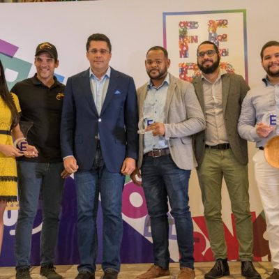 Premian ganadores VI Feria de Emprendedores