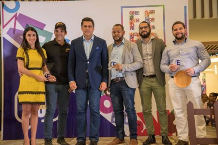 Premian ganadores VI Feria de Emprendedores