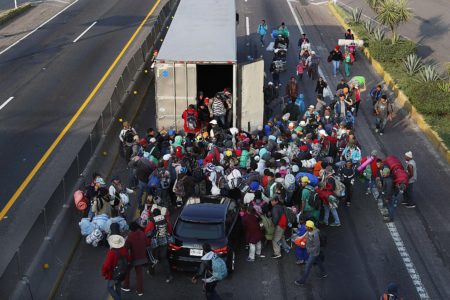 Caravana migrante llega a Irapuato, en México