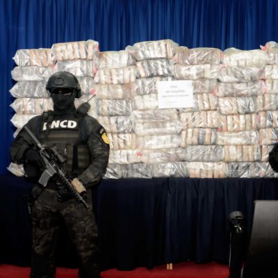 Detienen a tres hombres vinculados a decomiso de 409 kilos de cocaina en costas de SPM